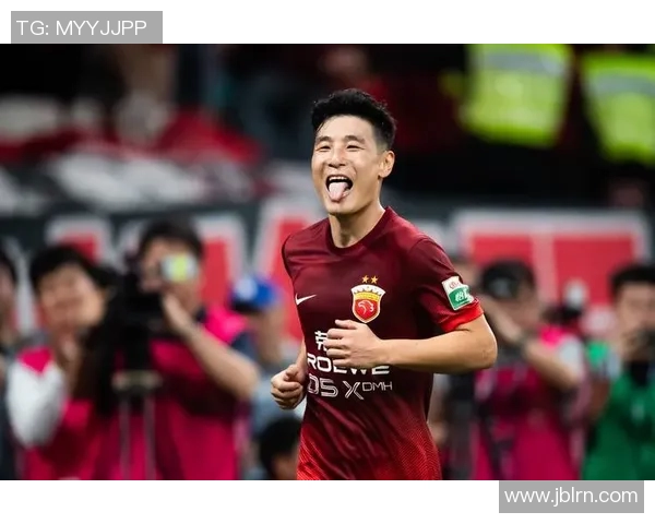 武磊精彩进球助力上海海港赢得关键比赛展现球队实力与斗志 武磊精彩进球助力上海海港赢得关键比赛展现球队实力与斗志