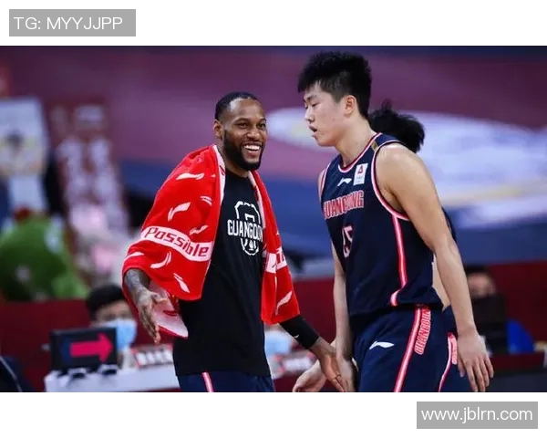 CBA威姆斯领衔球队奋战季后赛展现超强个人能力与团队合作精神