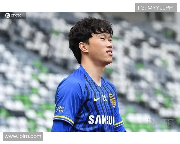 谢鹏飞精彩抽射助力球队逆转胜利展现超凡球技与比赛智慧