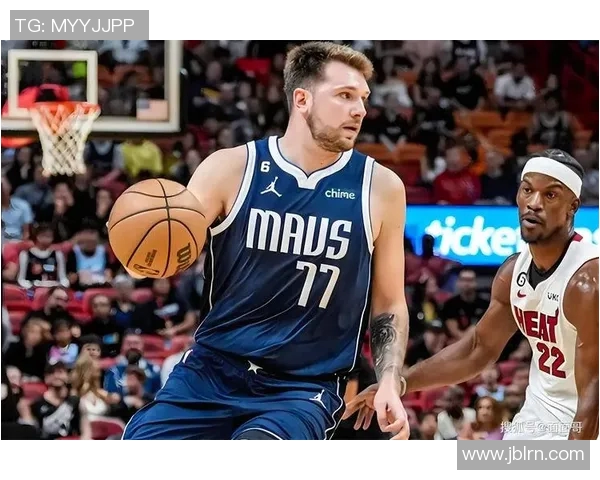 热火逆转独行侠，取得系列赛首胜！篮球赛场上的奇迹时刻