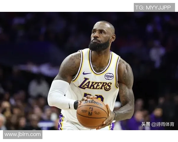 詹姆斯带伤独挡一方,引领湖人逆袭太阳险胜取得关键胜利 詹姆斯带伤独挡一方,引领湖人逆袭太阳险胜取得关键胜利